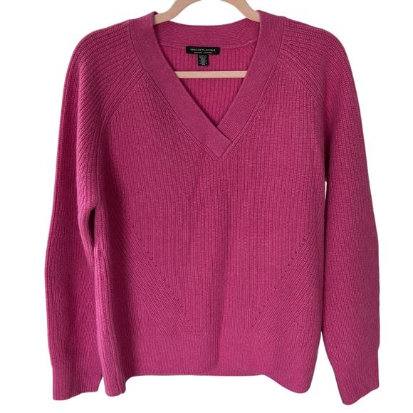 Saks fifth Avenue hot pink v neck cashmere sweater, size M - Picture 3 of 7